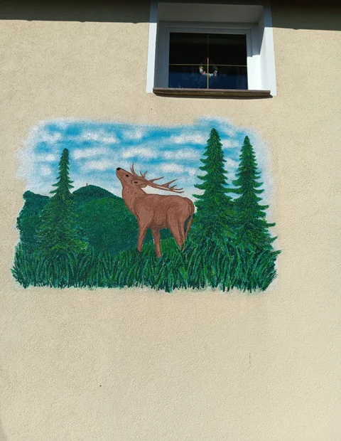 Wandbild mit Reh vor Waldlandschaft
